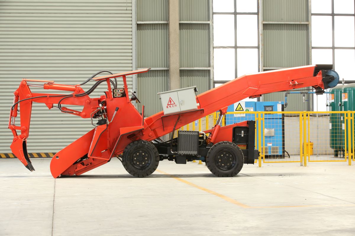 永力通每一臺隧道扒渣機，出廠前48小時連續測試