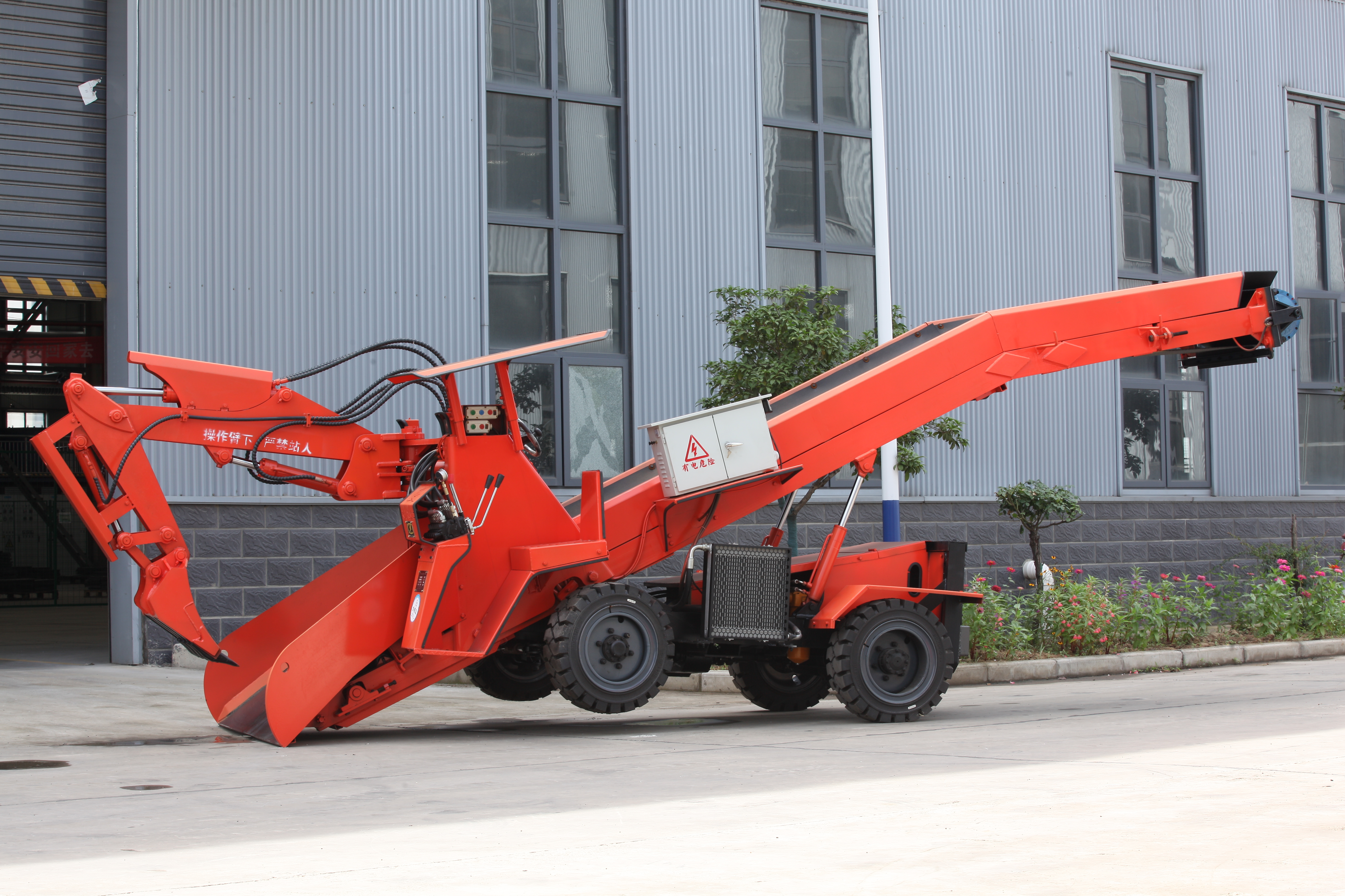 煤礦井下作業，永力通防爆扒渣機更安全