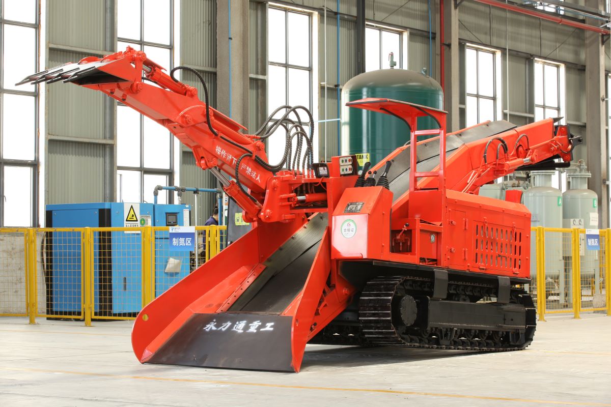 永力通履帶扒渣機，專治各種復雜路況